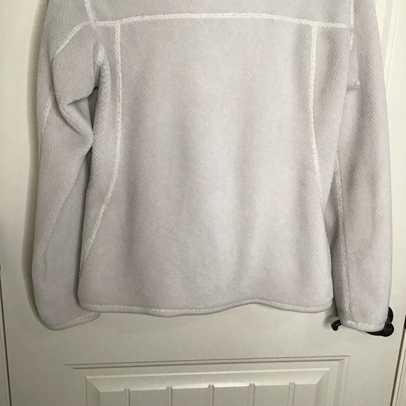 Patagonia Re-Tool Snap-T Fleece Pullover in Raw Linen - White X-Dye. - Picture 9 of 13